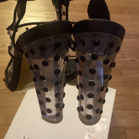 YvesSaintLaurent - Picture 4 of 15